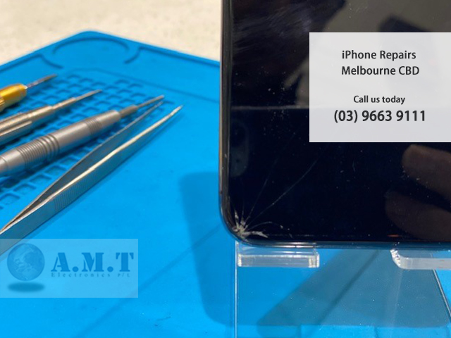 iPhone 11 screen & protector both damaged - image #2